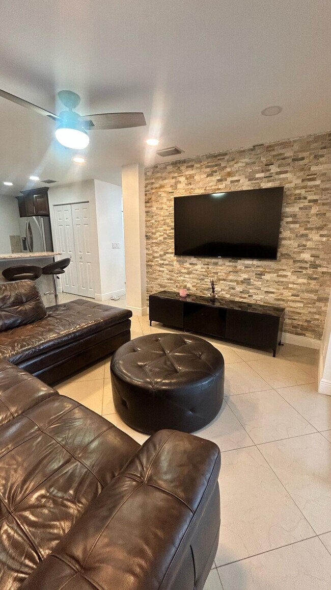 Building Photo - 5301 Canoe Bend Dr