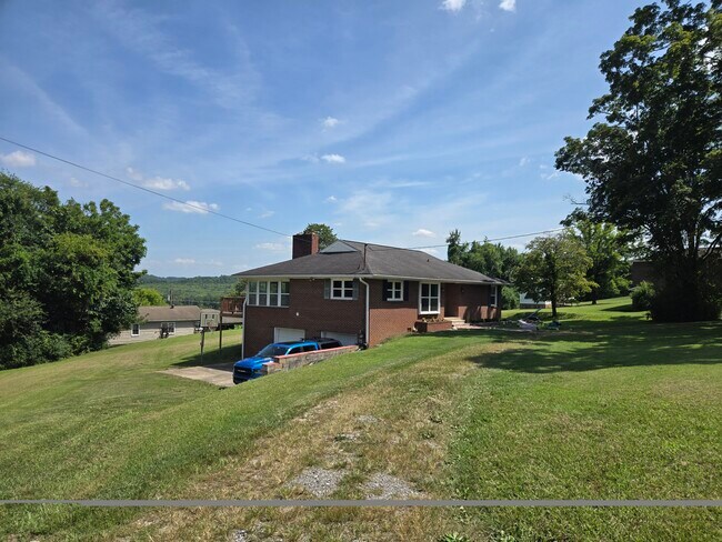 Building Photo - 507 Robinson Dr