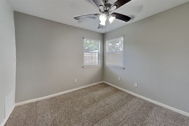 Building Photo - 6823 Heather Hollow Dr