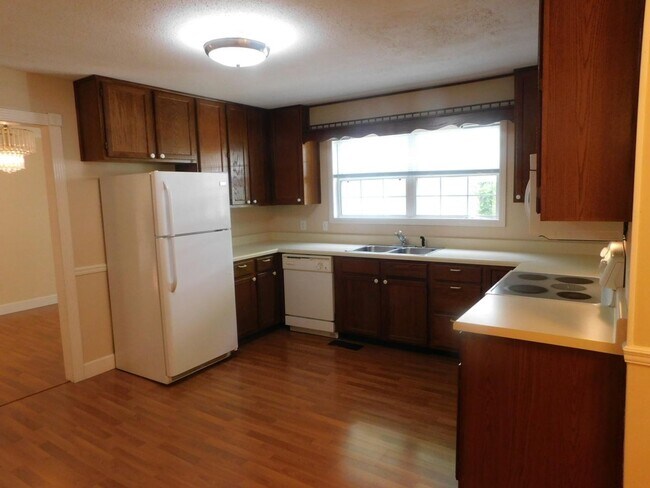Building Photo - 3 bedroom Signal Mountain Home!