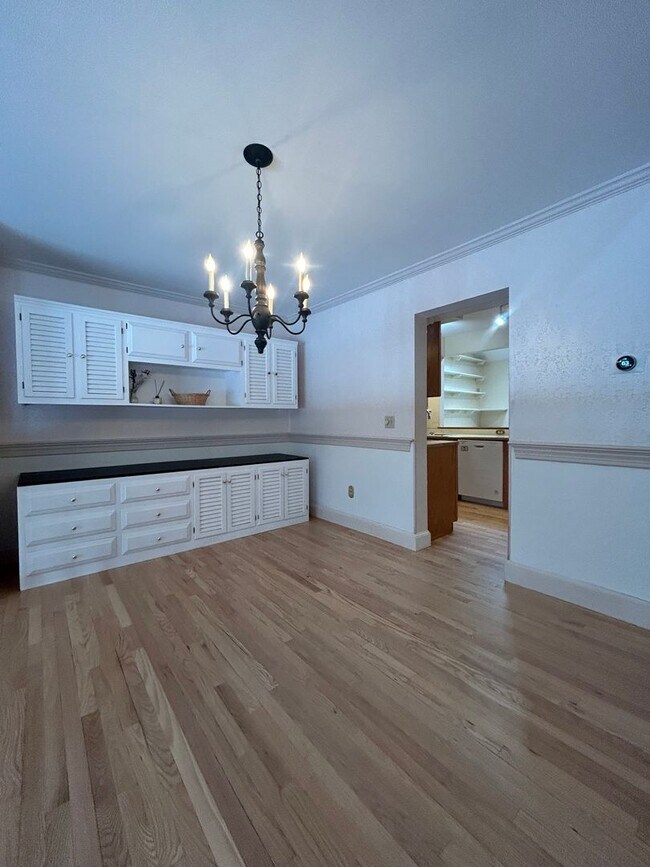 Building Photo - Beautiful 4 Bed/2.5 Bath Condo Available Now in Portsmouth NH |