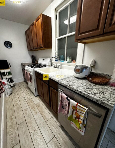Building Photo - 456 Beacon St
