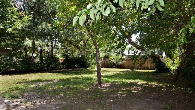 Building Photo - 654 S Eastridge Dr