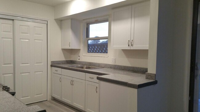 Building Photo - 2067 Libertyville Rd