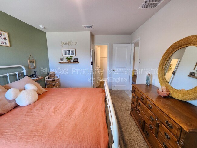 Building Photo - 6619 Dynamic Sound