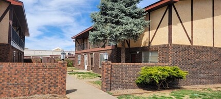 Building Photo - COLONIAL PARK LUXURY CONDO TOTAL UPDATED