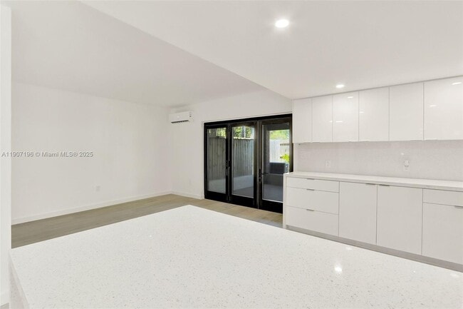 Building Photo - 9210 SW 136th St Cir