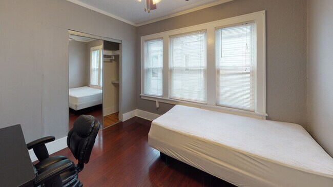 Building Photo - 1406 E Genesee St