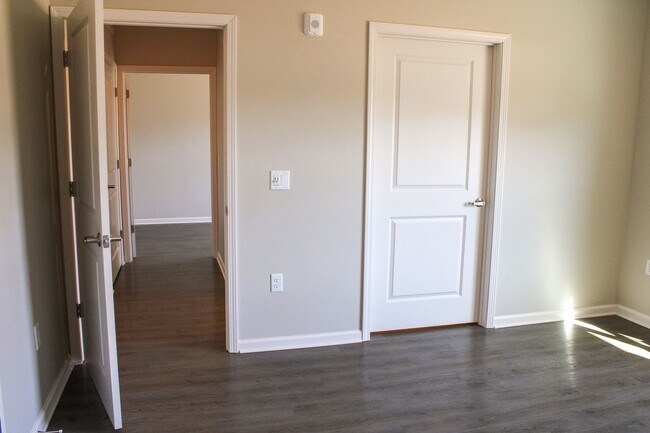 Building Photo - 3281 Redhawk St