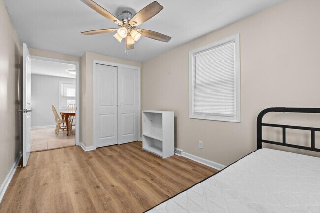 Building Photo - 1009 Lindsay St