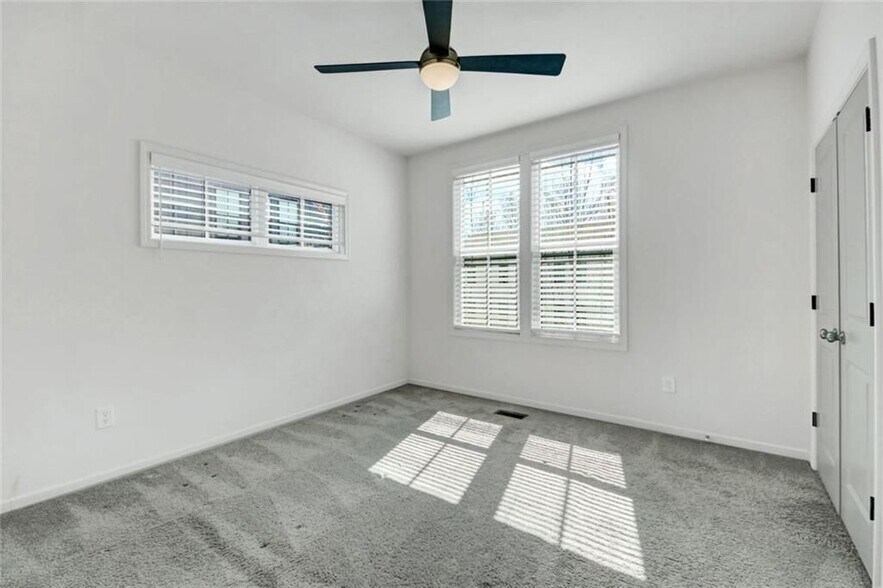 Building Photo - 900 Brees Ct