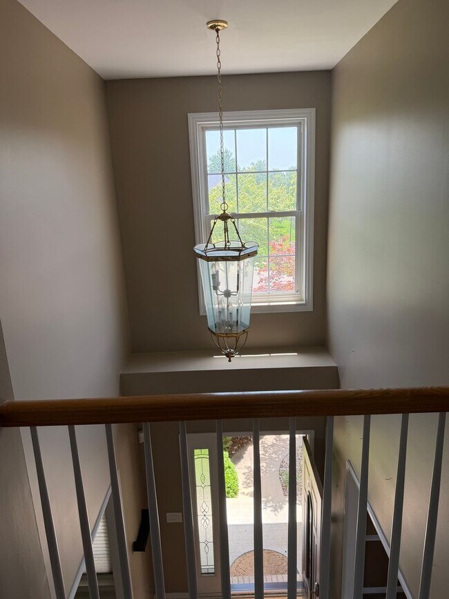 Building Photo - 4BR/3.5BA | Newly Renovated Single Family Home | Large Home is Desirable Pine Run!  Best of Mason