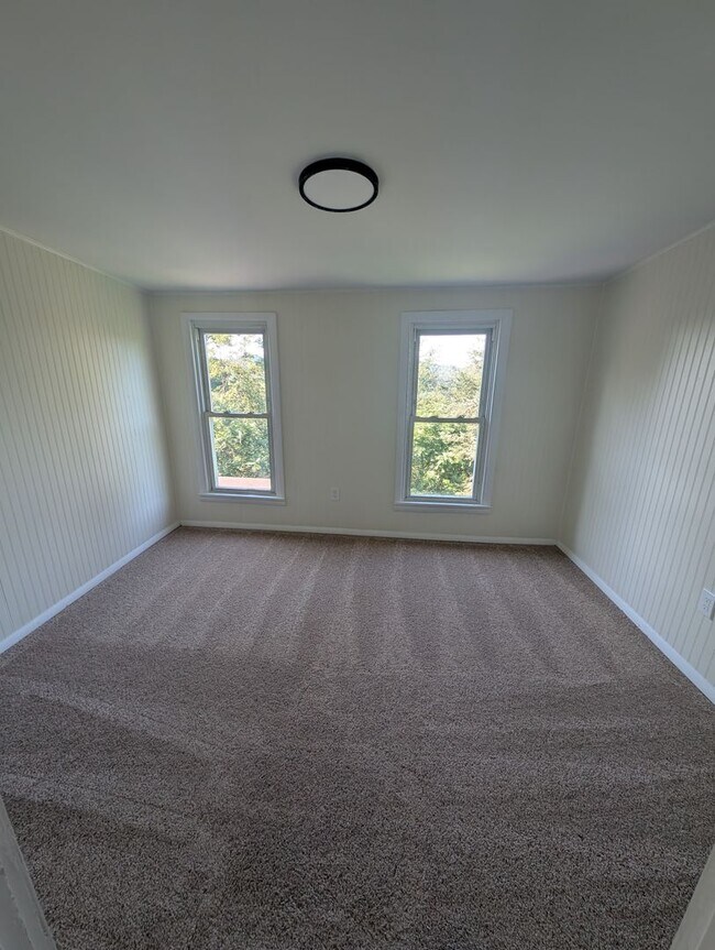 Building Photo - Newly Reno2 Bed, 1 Bath Home in Pitcairn -- Available NOW!