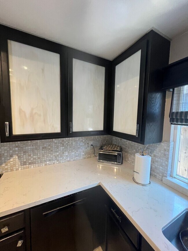 Building Photo - Charming 3 Bed, 2 Bath Home in West Davis ...