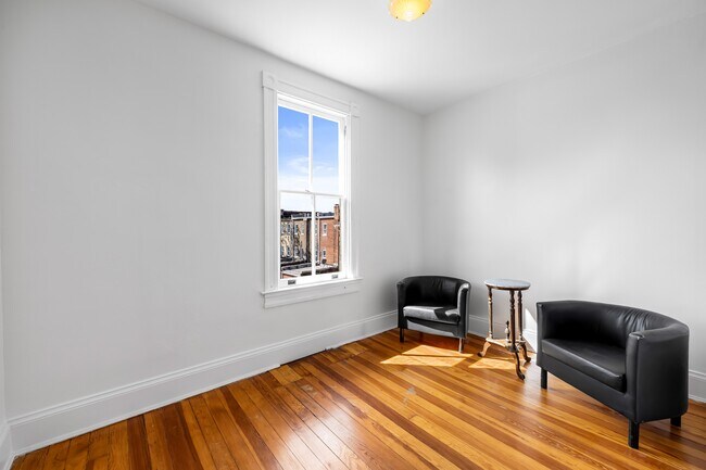 Building Photo - 3314 Auchentoroly Terrace