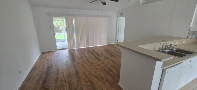 Building Photo - 816 Henry Ave