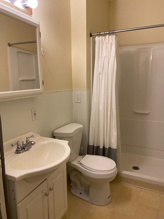 Building Photo - In the Heart of Dinkytown - Amazing 6 bedroom Victorian Rental Home,  Fall 2026!