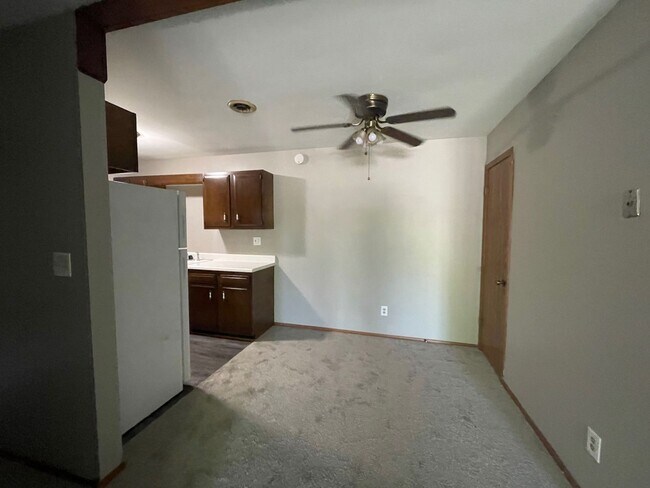 Building Photo - 6868-6870 Kathleen Court