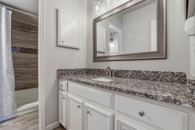 Building Photo - 6700 Escondido Dr