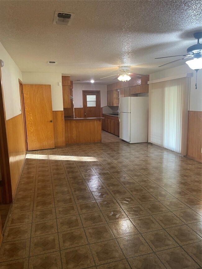 Building Photo - 1121 Westgate Dr