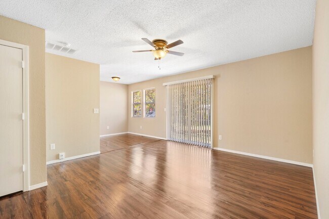 Building Photo - 1621 N Hillcrest Ave