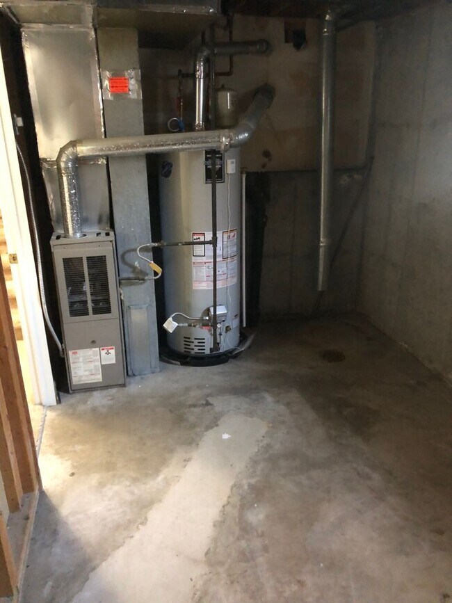 Building Photo - Available Now-4BR/2BA SINGLE FAMILY HOME