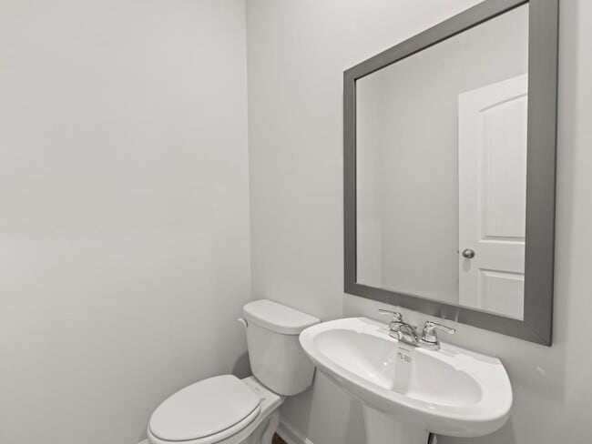 Building Photo - 102 Hughes Pl Dr