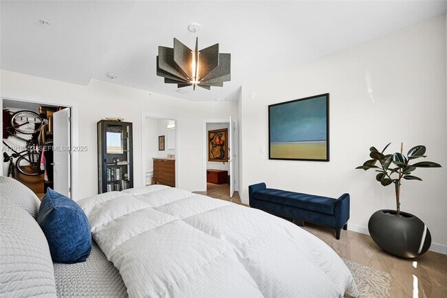 Building Photo - 1900 SE 2nd St