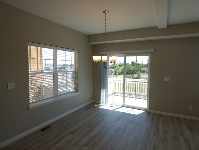 Building Photo - $0 DEPOSIT OPTION. 3 BED/2BATH END UNIT @ ...