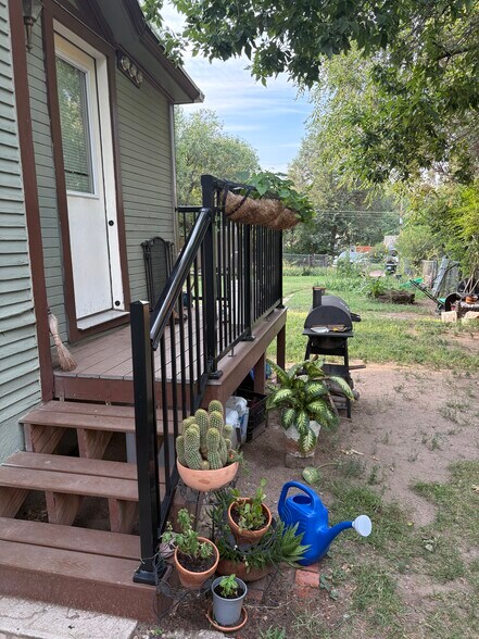 Building Photo - 927 E Costilla St