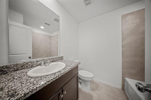 Building Photo - 2402 Mobile St