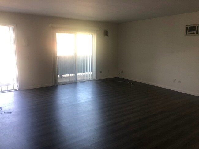 Building Photo - Chula Vista 3BR / 2BA 1 car garage 1 space...