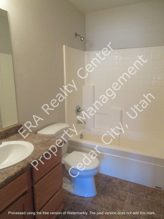 Building Photo - Move-in Discount!! 3 Bedroom 2 Bath Twin Home in Cedar Willows