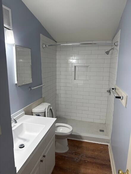 Building Photo - 1009 Hampton St NW