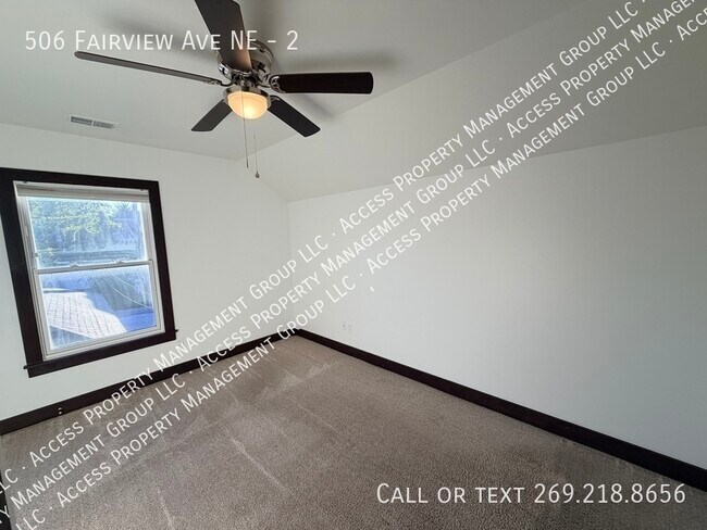 Building Photo - 506 Fairview Ave NE