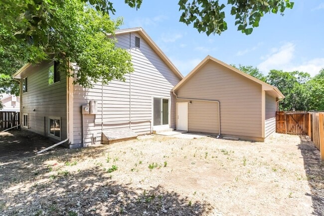 Building Photo - 4442 Biscay St