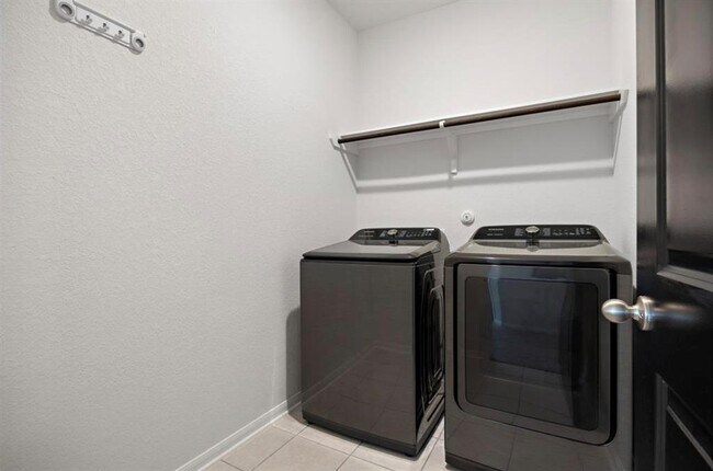 Building Photo - 5837 Bianca Dr