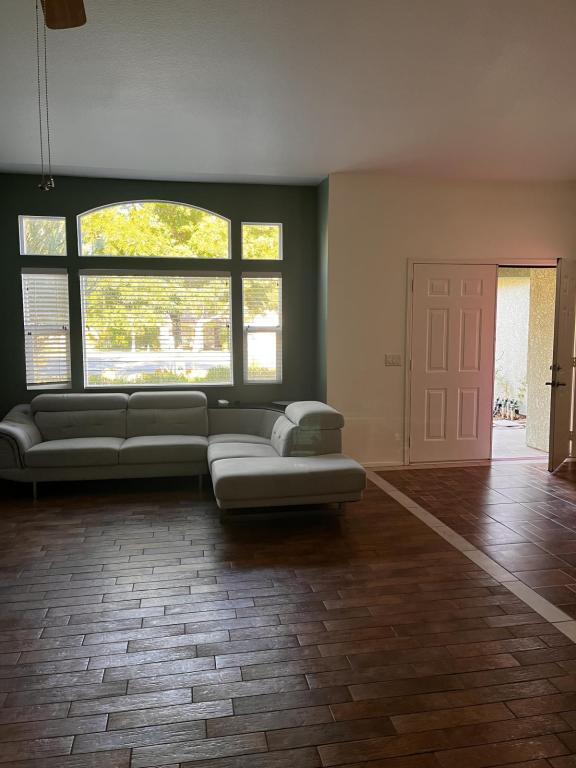 Building Photo - 40352 Palmas Ct