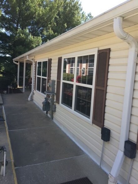 Building Photo - 1830 Vincenza Dr