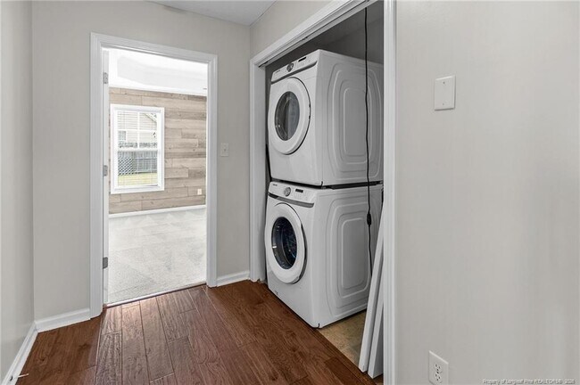 Building Photo - 44 Schoomaker Ct