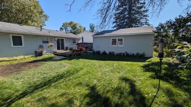 Building Photo - NW Rochester MN, 3bedroom 2bath 2+Car deta...