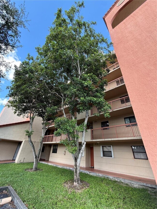 Building Photo - 10253 NW 9th St Cir