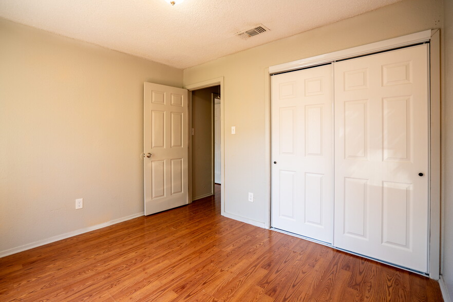 Building Photo - 5805 Cougar Dr