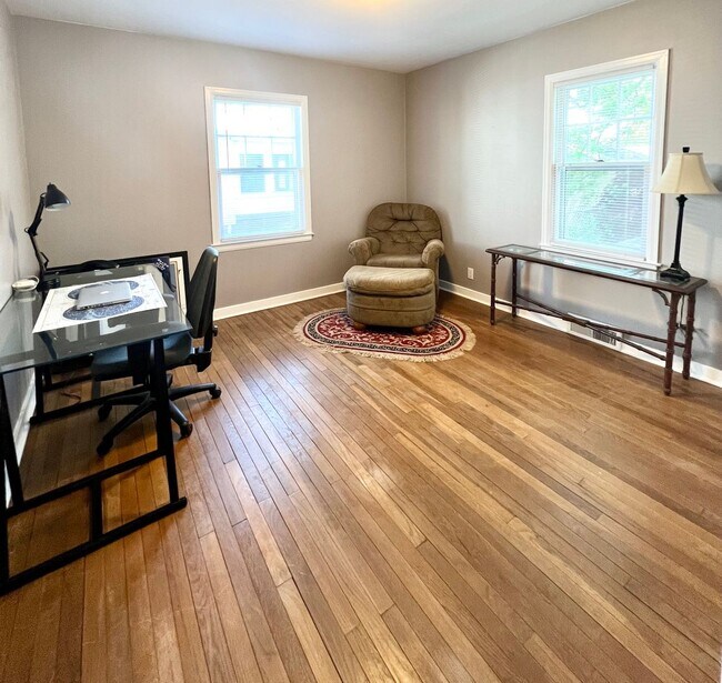 Building Photo - East Side 2 Bedroom, 1  Bath Beauty with Fenced Backyard & Hardwood Floors