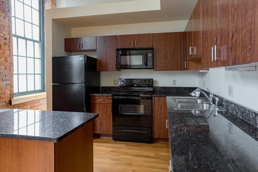 Building Photo - 6200 2nd Ave