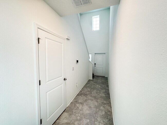 Building Photo - Single Family 4 Bedroom Home for Rent