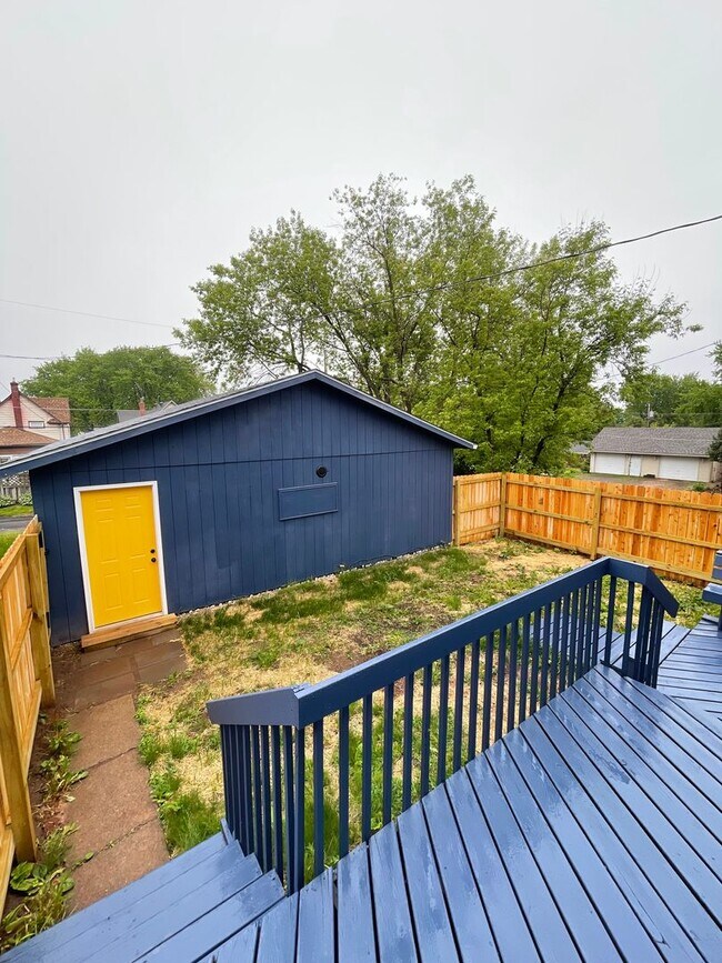 Building Photo - AVAILABLE Immediately!- 3 Bed 2 Bath Single family home!