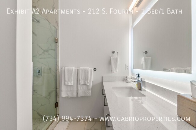 Building Photo - Exhibit A2 Apartments - 212 S. Fourth -1 Bed/1 Bath
