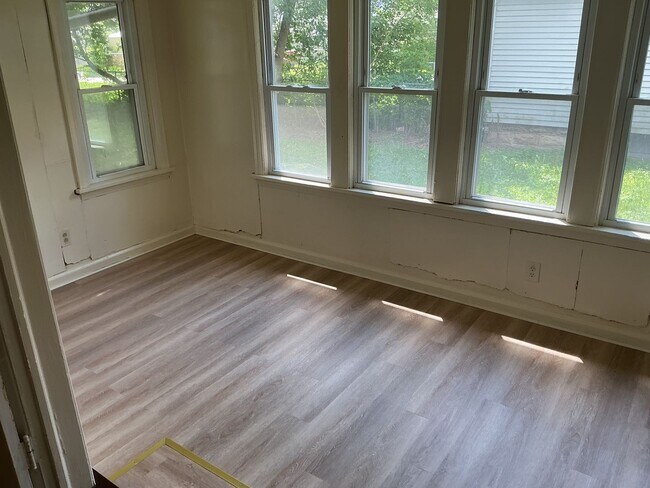 Building Photo - 3 bedroom Single Family