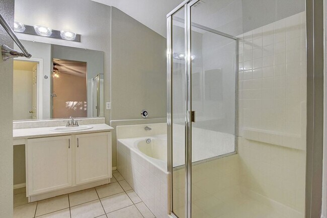 Building Photo - 716 Peachy Canyon Cir